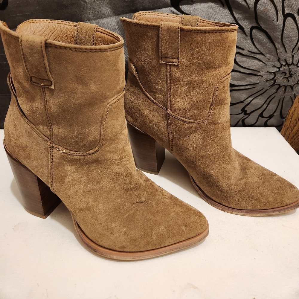 VeryG boots  Sz 7.5 (and a ty in the description for all of you!)